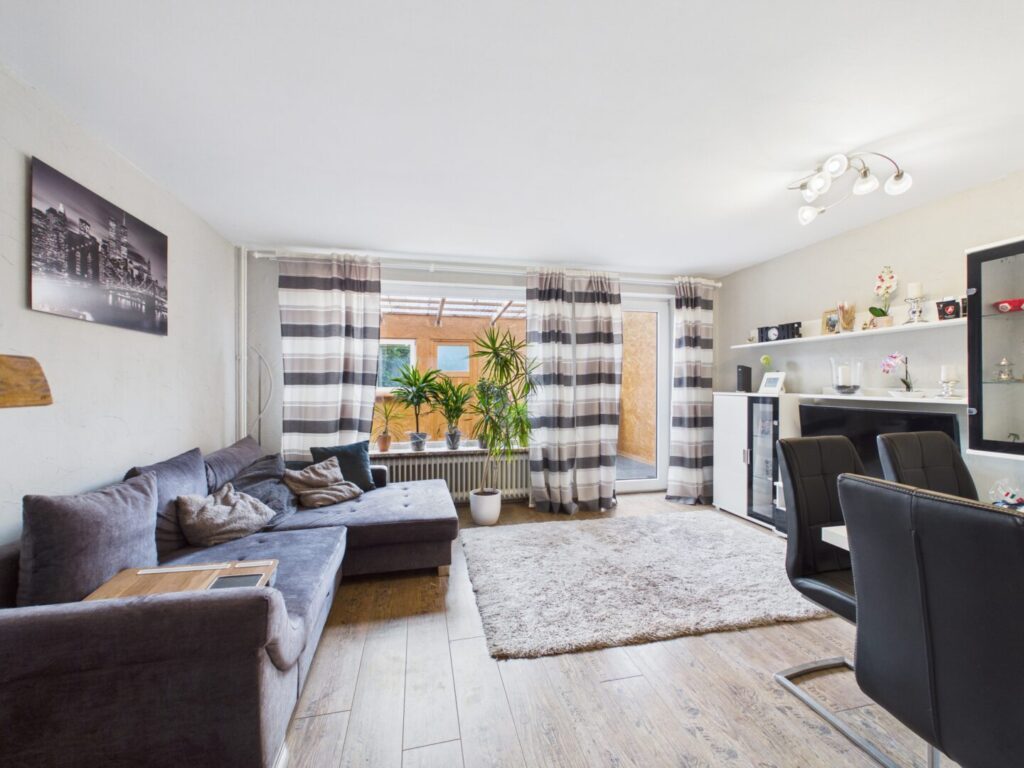 Wohn,- und Esszimmer