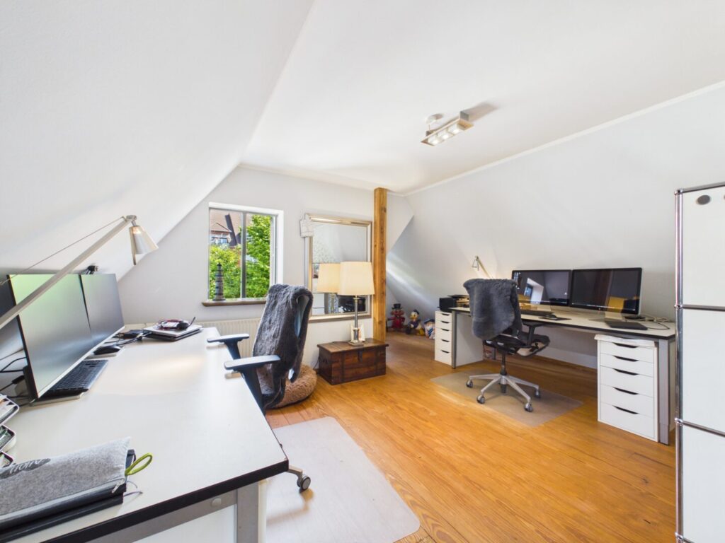 Büro,- o. Kinderzimmer